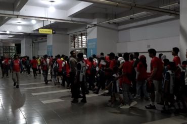 Dukung timnas Indonesia, suporter ramaikan Stadion Pakansari Bogor