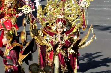 Siswa Sekolah Rakyat tampil dalam Jember Fashion Carnaval 2026