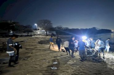 Lima hingga enam ton minyak telah dibersihkan dari Perairan Semau