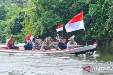 Tim Ekspedisi presisi merah putih Polda Riau sambangi warga pedalaman
