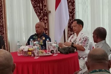 Mendagri Tito awali kunjungan ke Biak bertatap muka dengan ASN