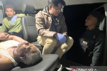 Satgas Yonif 511/DY evakuasi dua orang selamat dari KKB di Tolikara