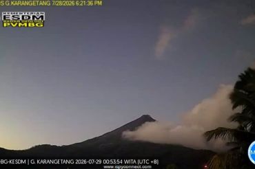 Warga harus patuhi radius bahaya Gunung Karangetang usai guguran lava