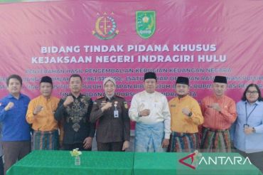 Kejari Inhu serahkan hasil perkara tindak pidana di BPR Indra Arta