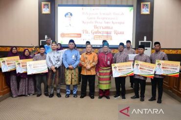Pengabdian berbuah Umrah, Guru Teladan dan Kepala Desa apresiasi Program CSR BRK Syariah
