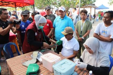 Sumbawa Barat dan UNAIR mengedukasi warga jaga kebersihan lingkungan