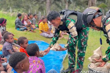 Satgas Yonif 511/DY gelar makan bergizi ke-22 di Lanny Jaya