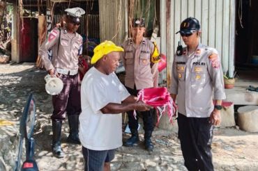 Polisi ajak warga Karubaga kibarkan Merah Putih jelang HUT ke 81 RI