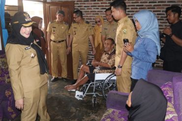 Pemkot Bandarlampung salurkan 292 alat bantu ke warga