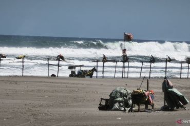 SRI DIY memperketat pengawasan wisatawan antisipasi gelombang laut tinggi