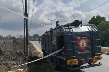 Polda Sultra terjunkan personel SAR padamkan kebakaran lahan di Kendari