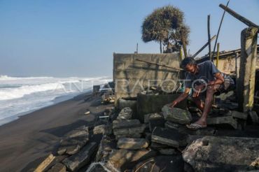 BMKG mengimbau masyarakat pesisir Yogyakarta waspada gelombang tinggi