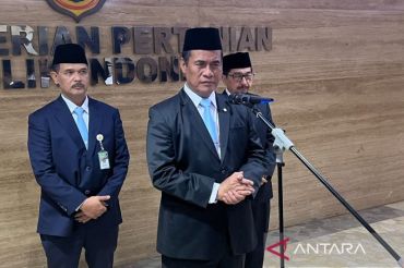 Indonesia sends Rp100 billion in food aid to NTT earthquake victims