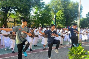 Mahasiswa PLP FKIP UMS selenggarakan lomba Dolanan Bocah di SD Negeri Sondakan semarakkan HAN 2026