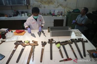 Museum NTB konservasi puluhan artefak senjata dari ancaman korosi