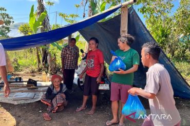 Kemenko Pangan dan mitra menyalurkan Rp1,7 miliar kepada korban gempa NTT