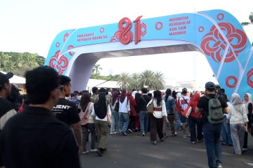 Monas dipadati warga, atraksi pesawat jadi magnet HUT ke-81 RI