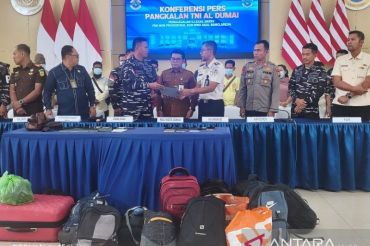 TNI AL Gagalkan upaya masuk ilegal 8 WN Bangladesh dan 8 PMI dari Malaysia di Perairan Dumai