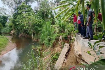 Pemkab Abdya bakal bangun kembali pengaman tebing rusak akibat banjir di Tangan-tangan