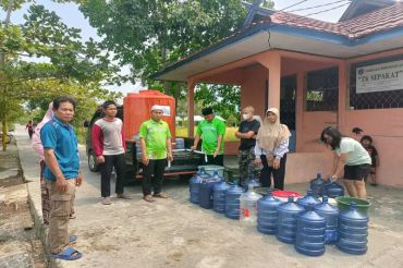 Yayasan Islam Al Amin Kapuas salurkan air bersih ke warga terdampak kemarau