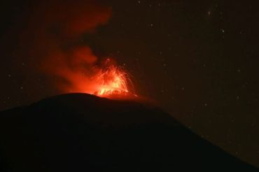 Lembata's Ile Lewotolok erupts 1,873 times over five days