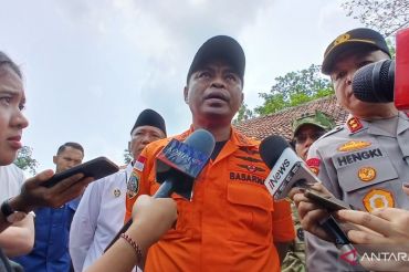 Tiga kapal TNI AL dilibatkan untuk pencarian lima jurnalis di Selat Sunda
