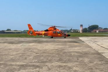 Helikopter Dauphin AS365 N3+ perkuat pencarian jurnalis di Selat Sunda