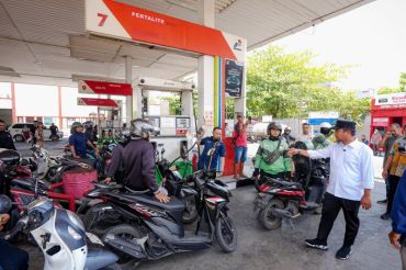 Gubernur Sulsel sidak SPBU tanggapi keluhan warga