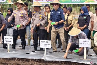 Kolaborasi polsek Tualang, PT Arara Abadi-APP Group perkuat ketahanan pangan dan cegah karhutla