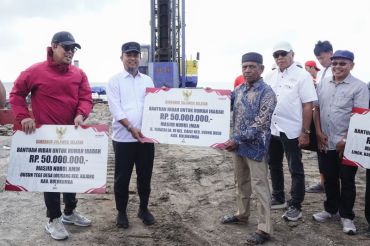 Pemprov Sulsel serahkan Rp17 M tingkatkan infrastruktur di Bulukumba