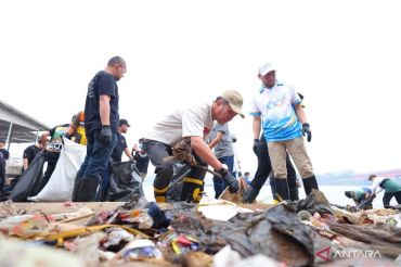 Wali Kota Palembang imbau warga tidak buang sampah di sungai