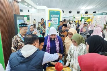Momentum MTQ Nasional XXXI, ibu menteri agama dan ibu wagub Jateng kunjungi stand planetarium UIN Walisongo