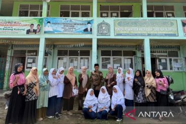 Edukasi pemilahan sampah, Tim PkM Unbrah dorong budaya lingkungan bersih dan sehat di Pesantren Tarbiyah Islamiyah