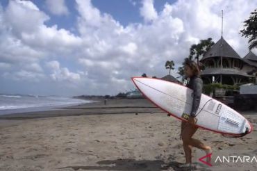Matangkan persiapan Asian Games 2026, Timnas selancar uji papan di Pantai Berawa