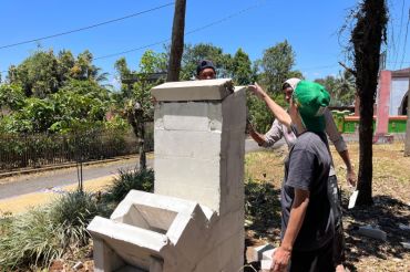 Mahasiswa KKN UINAM bangun incinerator minim asap di Bantaeng