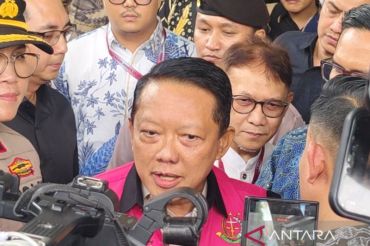 Mantan Jampidsus Febrie Adriansyah minta jaksa beri penjelasan terkait emas 74 kilogram