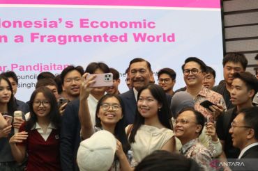Luhut temui pejabat China bahas pembayaran utang Whoosh