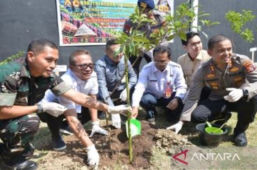 Wawali Kota Bima Sofian mendorong keberlanjutan gerakan 10.000 pohon di NTB