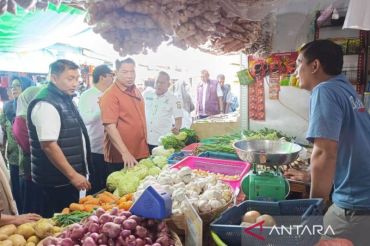 Operasi pasar di dua pasar tradisional Makassar untuk tekan harga