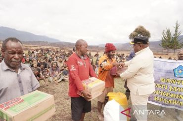 Pemkab Jayawijaya salurkan bantuan 50 ton beras bagi warga Kuyawage