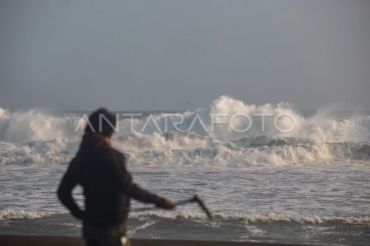 BMKG imbau wisatawan waspadai gelombang tinggi pantai selatan DIY