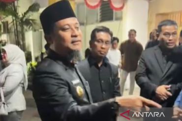 Bupati Gowa jadi tersangka, Gubernur Sulsel tunggu surat resmi polisi