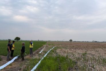 Ministry deploys three pumps to irrigate drought-hit Bekasi farmland