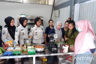 Lapas Perempuan Palembang bekali warga binaan usaha roti
