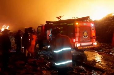TPA Putri Cempo Solo terbakar, api berkobar di blok B dan D