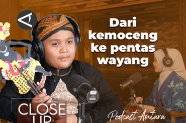 Dari kemoceng ke pentas wayang (1)