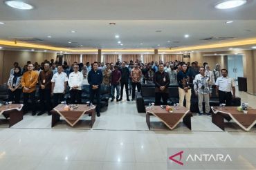 OJK Kepri edukasi nelayan Natuna cara kelola keuangan