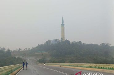 Cuaca hari ini, kabut asap tebal masih menggelayut di langit Kepri
