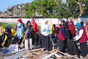 Ketua PKK Makassar pimpin Jumat Bersih dukung rencana TPS3R