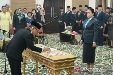 Lynda Kristiane dilantik menjadi Sekretaris Daerah Murung Raya